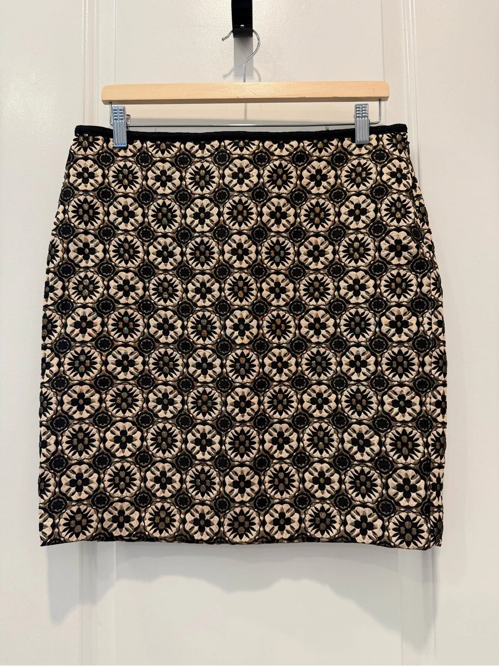 Max Studio Black Floral Pattern Pencil Skirt on  W/ Metallic Gold Sheen